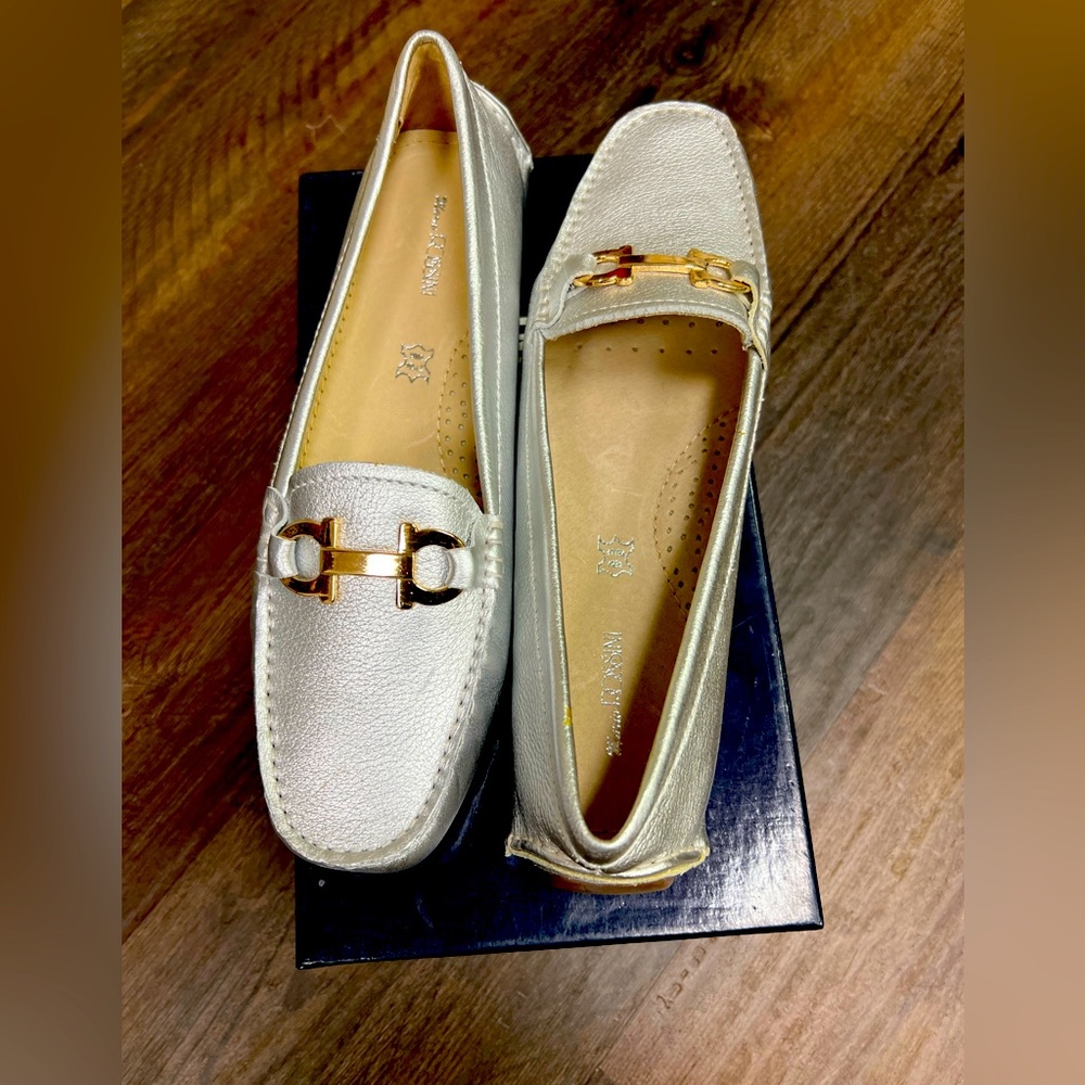 Silver buckle top women flats